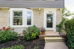 10565 Vernon Ave, Huntington Woods, MI 48070 - Photo 3