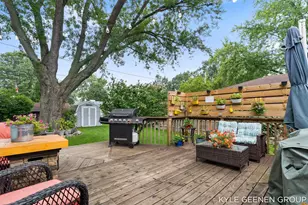 135 Grandview Ave, Holland, MI 49423 - Photo 9