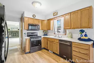 3756 Summit View Dr NE, Grand Rapids, MI 49525 - Photo 5