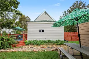562 Kalamazoo St, South Haven, MI 49090 - Photo 17
