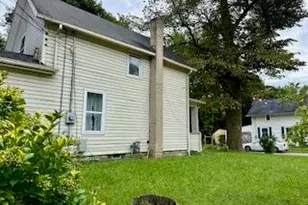 824 Cross St, Lansing, MI 48915 - Photo 3