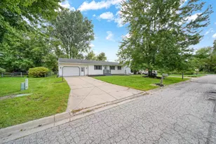 2520 Lanier Ct, Lansing, MI 48911 - Photo 3