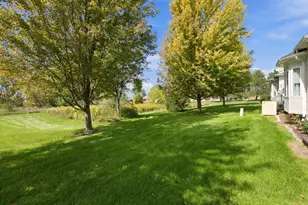 10176 Clarkshire Ct, South Lyon, MI 48178 - Photo 3