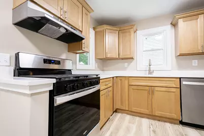 91 S Cedar Avenue S, Battle Creek, MI 49037 - Photo 9