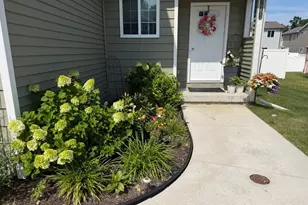3963 Lotus Lndg Cir, Waterford, MI 48329 - Photo 3