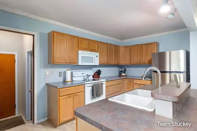 1127 Maplegrove Drive NW, Grand Rapids, MI 49504 - Photo 9