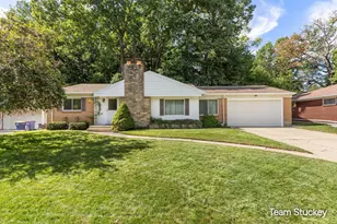 1127 Maplegrove Dr NW, Grand Rapids, MI 49504 - Photo 1
