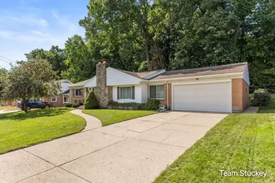 1127 Maplegrove Drive NW, Grand Rapids, MI 49504 - Photo 3