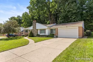 1127 Maplegrove Dr NW, Grand Rapids, MI 49504 - Photo 3