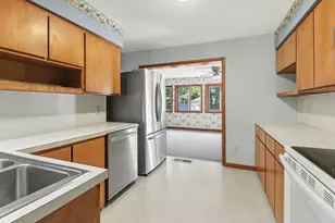 911 Seminole Ave, Ludington, MI 49431 - Photo 9