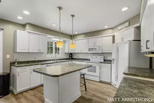 2160 Tulip Ln, Jenison, MI 49428 - Photo 9