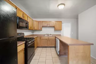 216 Maplelawn St SE, Kentwood, MI 49548 - Photo 11