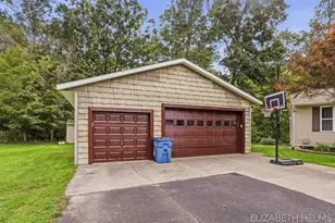 104 Glenn St, Allegan, MI 49010 - Photo 5