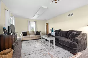 1713 Lakeview Dr, Portage, MI 49002 - Photo 9