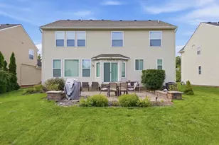 21222 Laurelwood Ct, Farmington, MI 48336 - Photo 3