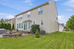 21222 Laurelwood Ct, Farmington, MI 48336 - Photo 5