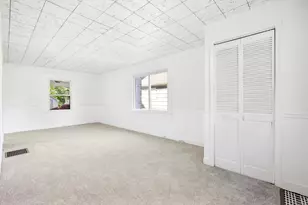 105 Clifton Pl, Battle Creek, MI 49017 - Photo 3