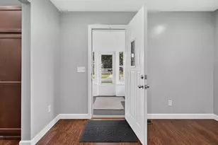 555 N Pleasant St, Jackson, MI 49202 - Photo 9