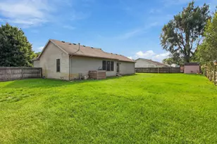 3030 Maplewood St, Benton Harbor, MI 49022 - Photo 25