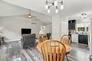 3030 Maplewood St, Benton Harbor, MI 49022 - Photo 7