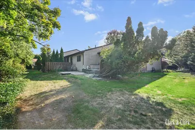 2630 Chatham Woods Drive SE, Grand Rapids, MI 49546 - Photo 15