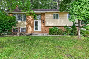 991 Cheboygan Dr, Muskegon, MI 49445 - Photo 1