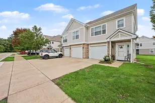 641 Fieldstone Cir W, Chelsea, MI 48118 - Photo 3
