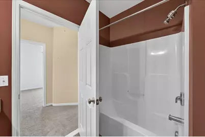 932 W Summerfield Glen Circle, Ann Arbor, MI 48103 - Photo 13