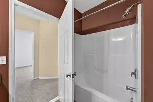 932 W Summerfield Gln Cir, Ann Arbor, MI 48103 - Photo 13