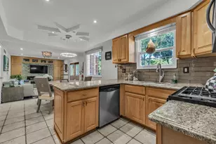 5555 Patterson Dr, Troy, MI 48085 - Photo 11