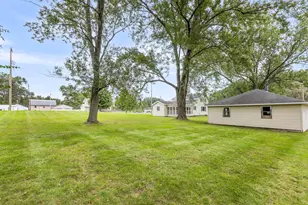 22303 Bedford Rd N, Battle Creek, MI 49017 - Photo 17
