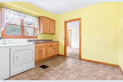 22303 Bedford Road N, Battle Creek, MI 49017 - Photo 7