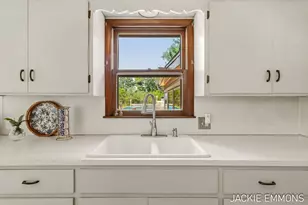 731 66th St SE, Grand Rapids, MI 49548 - Photo 9
