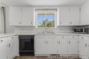 354 W 31st St, Holland, MI 49423 - Photo 15