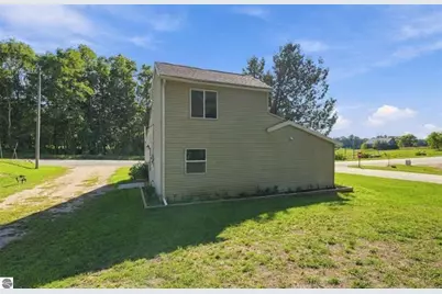 11010 E 8 Mile Road, Tustin, MI 49688 - Photo 3