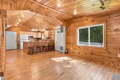 11010 E 8 Mile Road, Tustin, MI 49688 - Photo 7