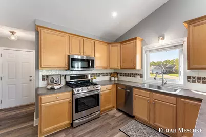 2026 Orchard Ridge Drive NW, Grand Rapids, MI 49534 - Photo 7