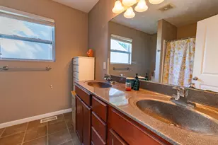 6860 Cypress Bay Dr, Kalamazoo, MI 49009 - Photo 17