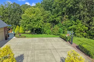 8541 Lone Meadow Ct, Howell, MI 48843 - Photo 11