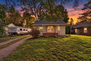 705 S Clinton St, Charlotte, MI 48813 - Photo 1