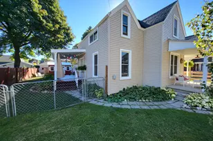 108 W Upright St, Charlevoix, MI 49720 - Photo 3