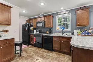 13554 Pinewood Dr, Grand Haven, MI 49417 - Photo 15