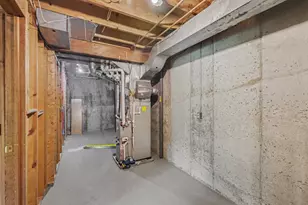 918 N Park Ct NE, Grand Rapids, MI 49525 - Photo 27