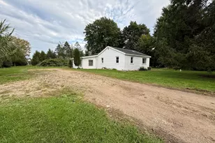 305 E Elizabeth St, Albion, MI 49224 - Photo 3