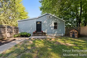 529 Porter Rd, Norton Shores, MI 49441 - Photo 3