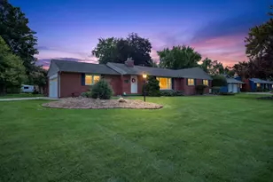 903 Thorntree Blvd, Jackson, MI 49203 - Photo 1