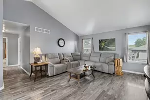 48680 Wheatfield St, Chesterfield, MI 48051 - Photo 5