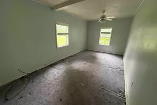 1055 Hall St, Benton Harbor, MI 49022 - Photo 9
