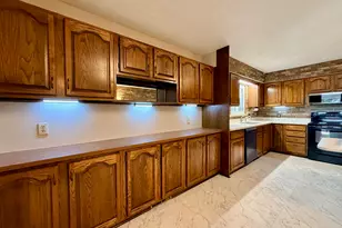 5012 Tressa Dr, Lansing, MI 48910 - Photo 5