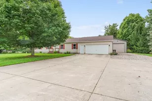 1415 W Centerline Rd, Saint Johns, MI 48879 - Photo 3
